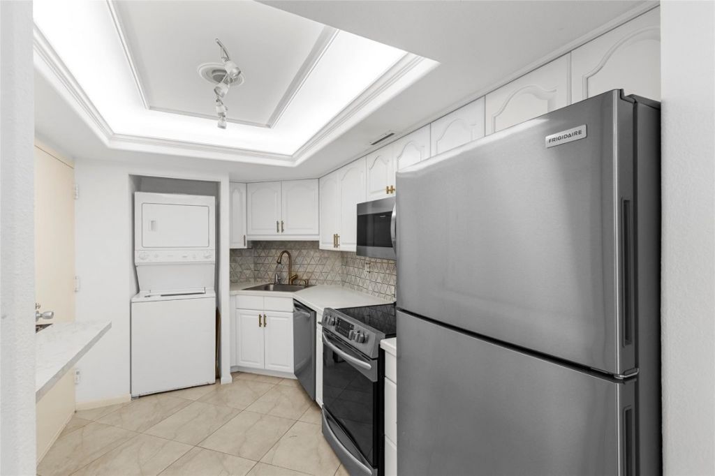 2400 Presidential Way, Unit 1502, West Palm Beach, FL 33401 Photo