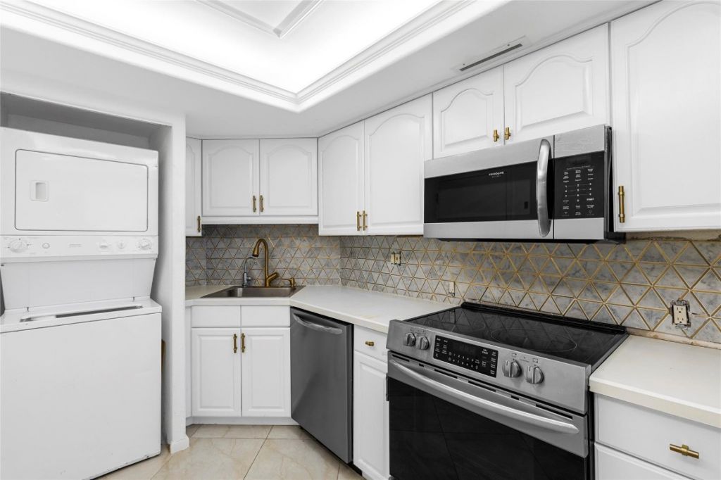 2400 Presidential Way, Unit 1502, West Palm Beach, FL 33401 Photo