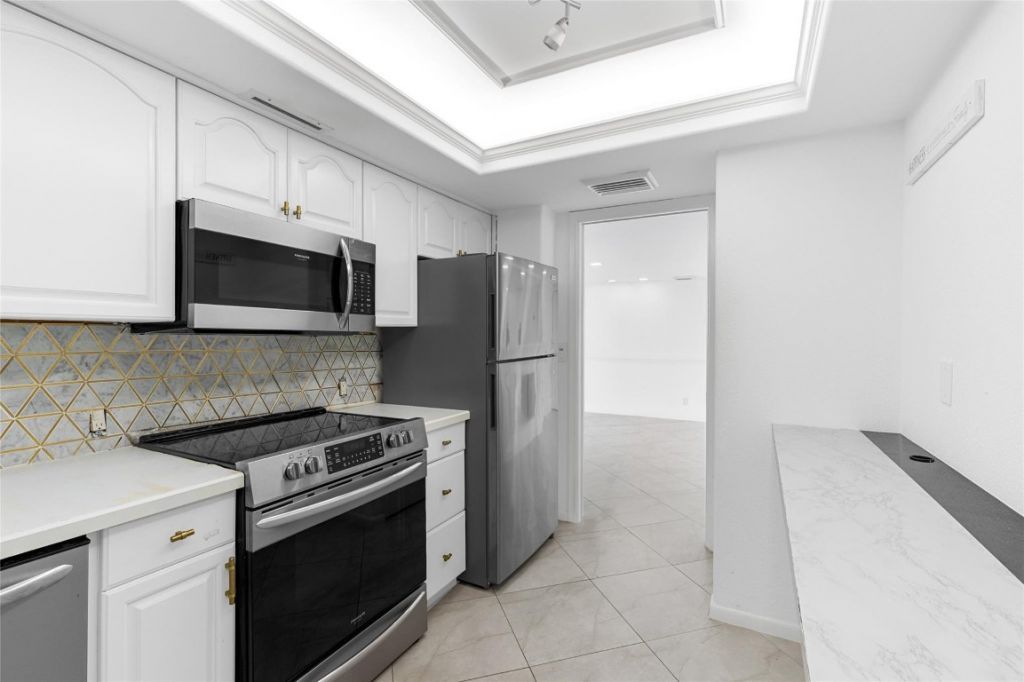 2400 Presidential Way, Unit 1502, West Palm Beach, FL 33401 Photo