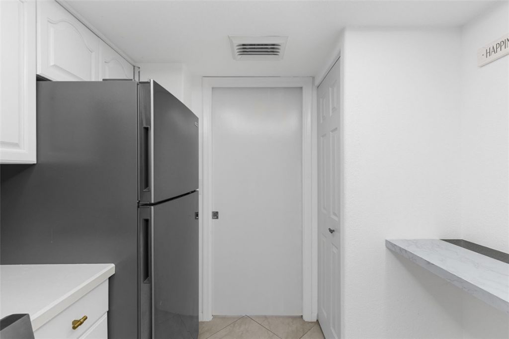 2400 Presidential Way, Unit 1502, West Palm Beach, FL 33401 Photo