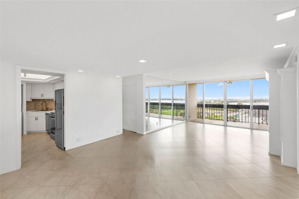 2400 Presidential Way, Unit 1502, West Palm Beach, FL 33401 Photo