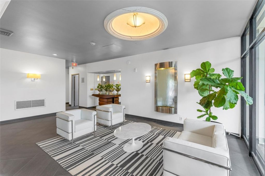 2400 Presidential Way, Unit 1502, West Palm Beach, FL 33401 Photo