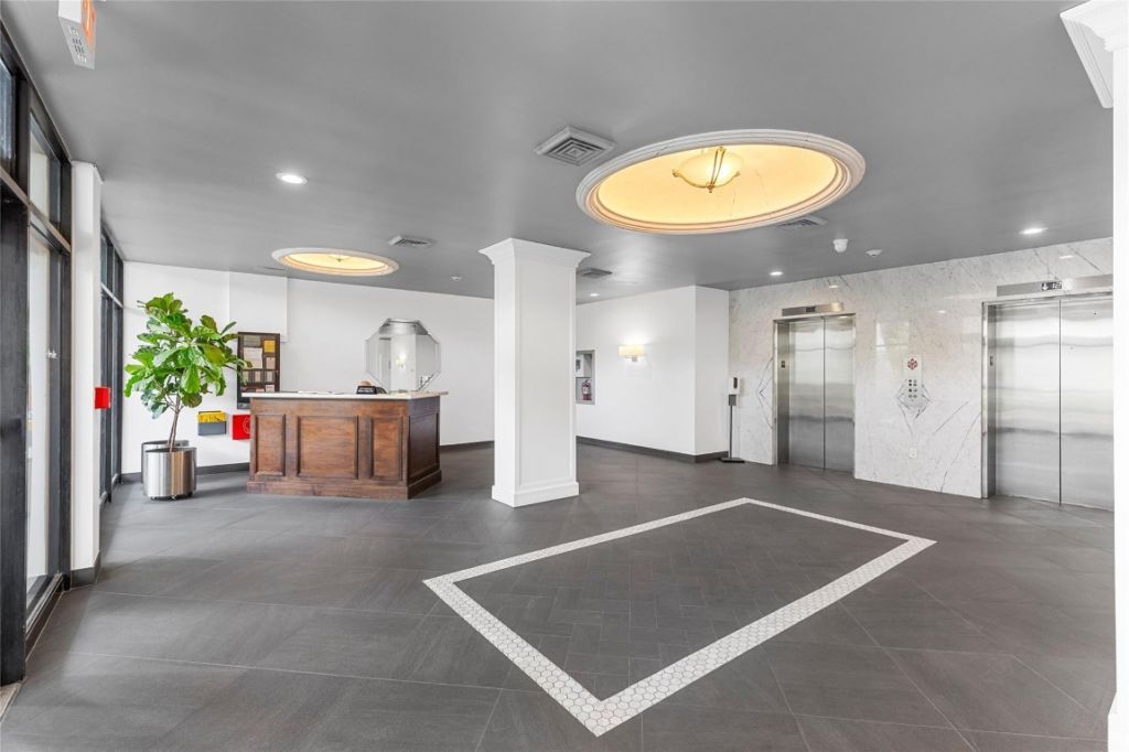 2400 Presidential Way, Unit 1502, West Palm Beach, FL 33401 Photo