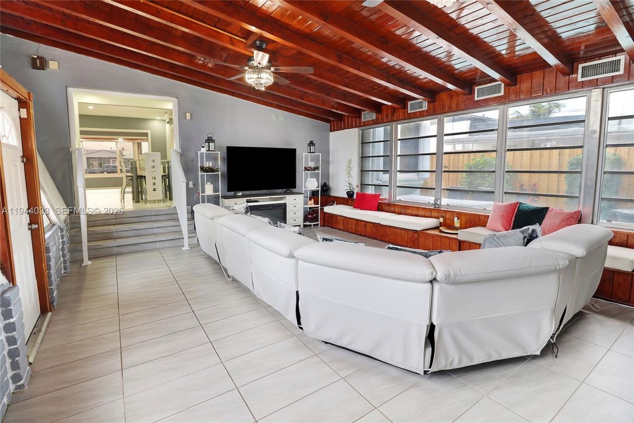 591 SE 5th St, Hialeah, FL 33010 Photo