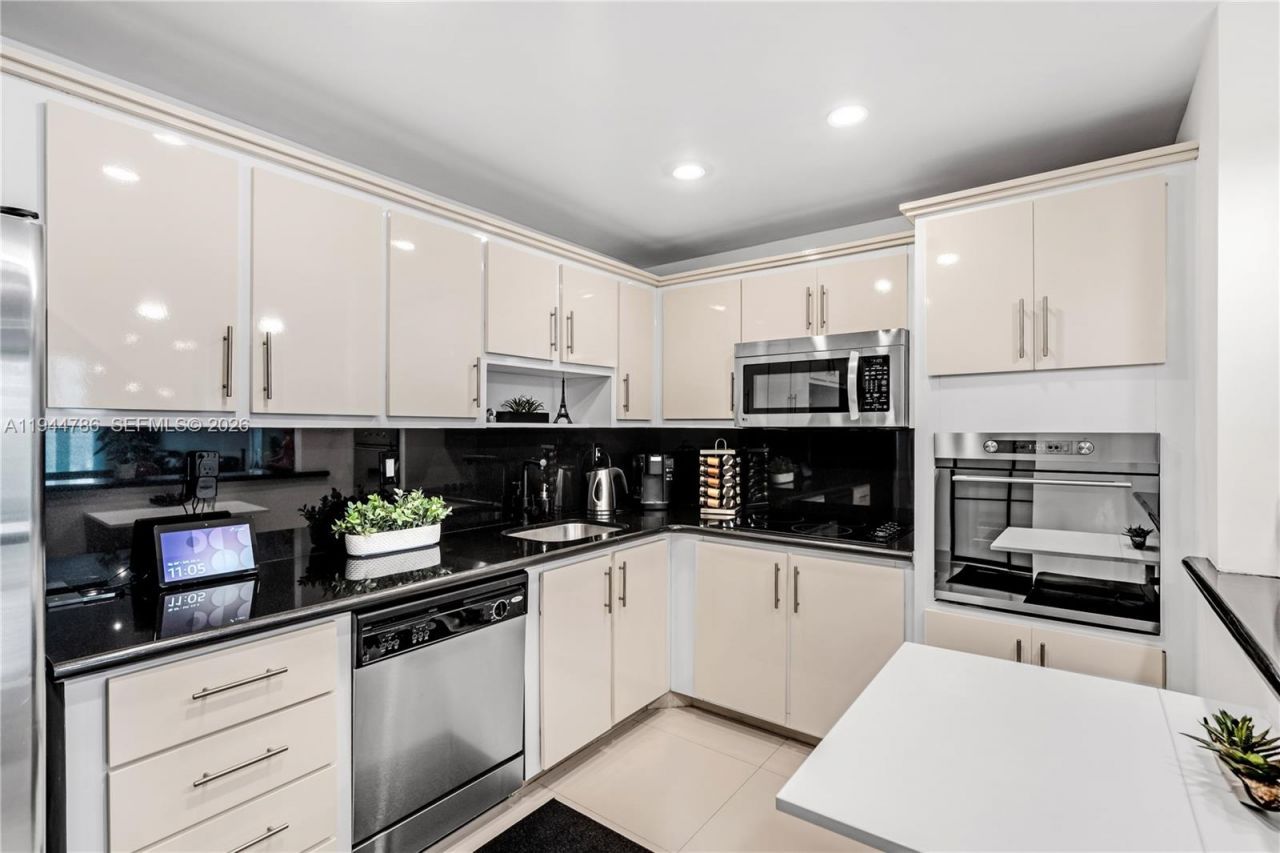 19380 Collins Ave, Unit 307, Sunny Isles Beach, FL 33160 Photo