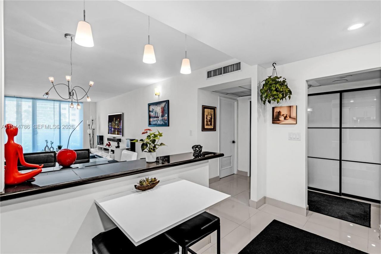 19380 Collins Ave, Unit 307, Sunny Isles Beach, FL 33160 Photo