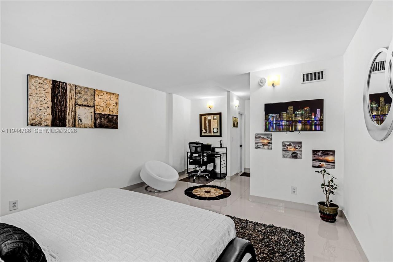 19380 Collins Ave, Unit 307, Sunny Isles Beach, FL 33160 Photo