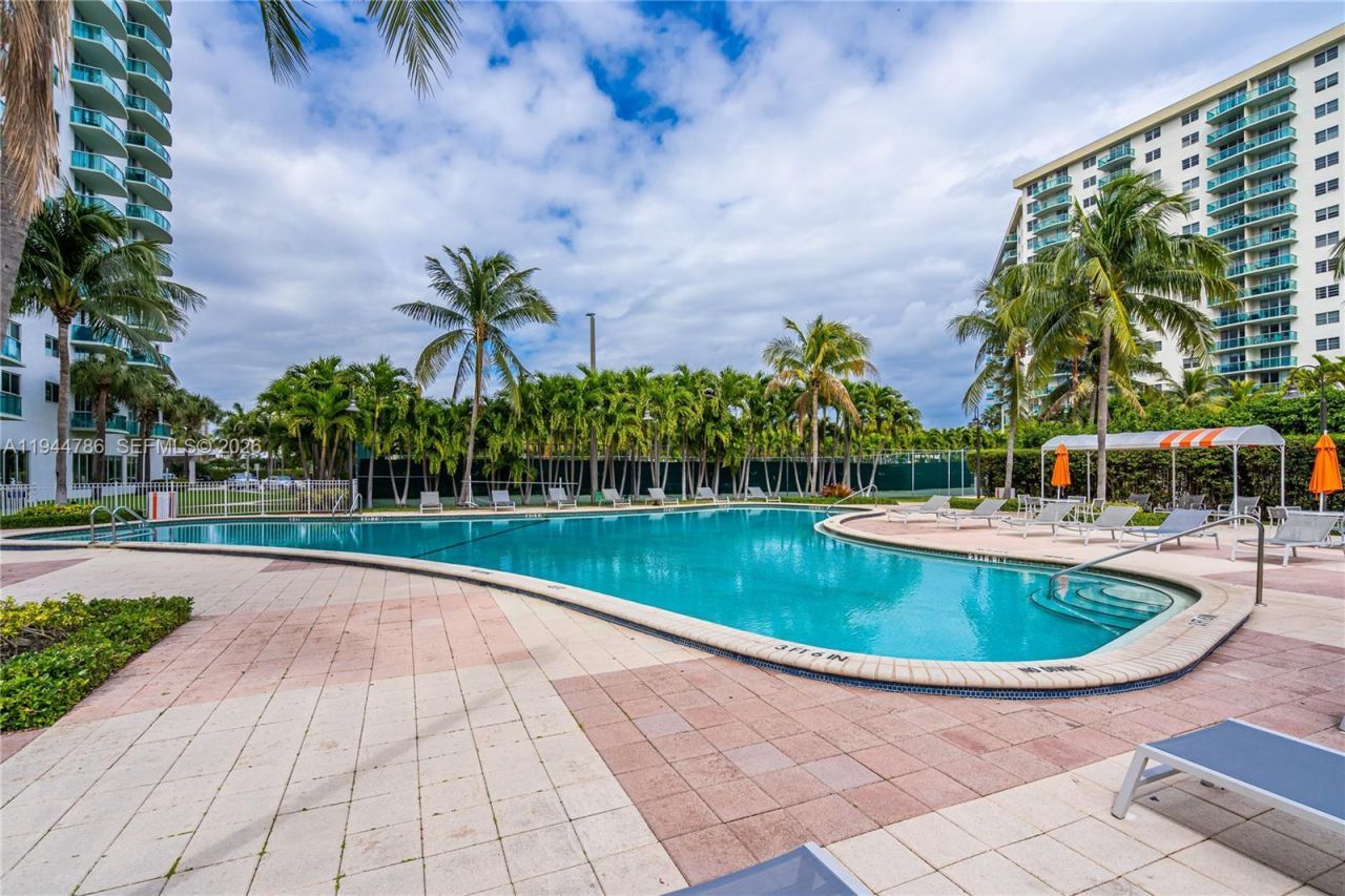 19380 Collins Ave, Unit 307, Sunny Isles Beach, FL 33160 Photo