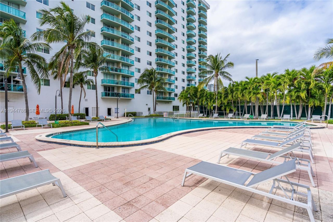 19380 Collins Ave, Unit 307, Sunny Isles Beach, FL 33160 Photo