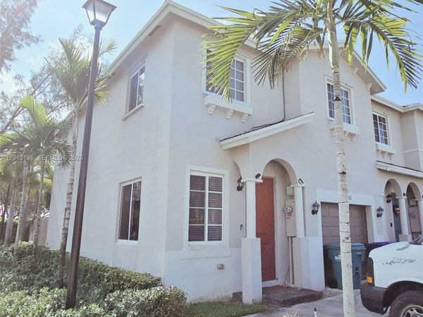 1002 NW 208th Ter, Miami Gardens, FL 33169