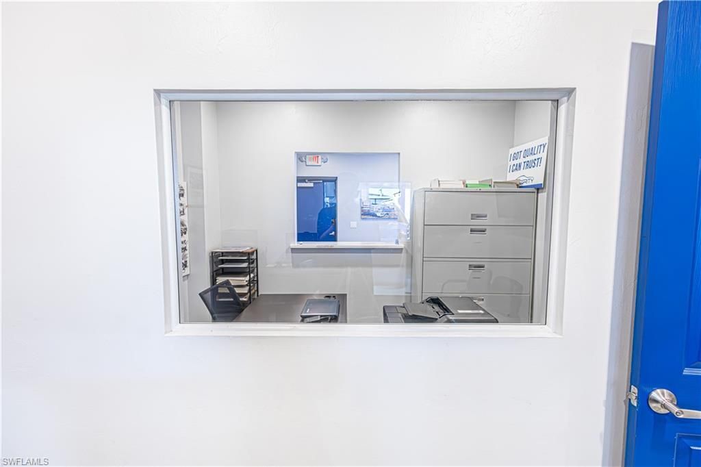 909 SE 13th Pl, Cape Coral, FL 33990 Photo