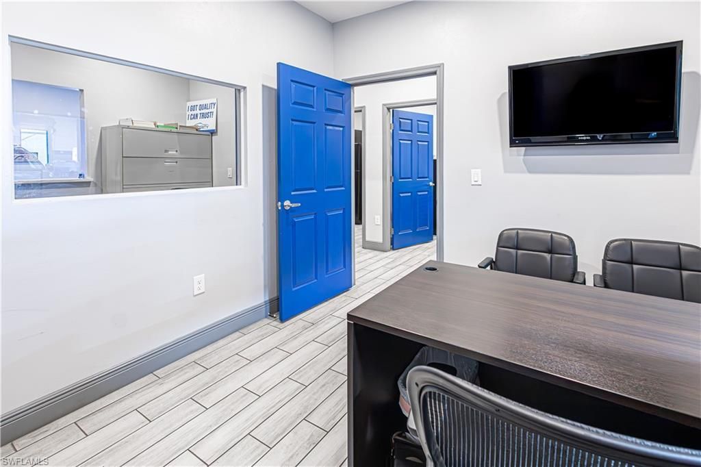 909 SE 13th Pl, Cape Coral, FL 33990 Photo