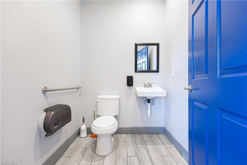 909 SE 13th Pl, Cape Coral, FL 33990 Photo