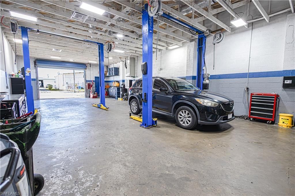 909 SE 13th Pl, Cape Coral, FL 33990 Photo