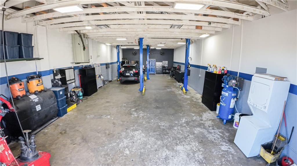 909 SE 13th Pl, Cape Coral, FL 33990 Photo