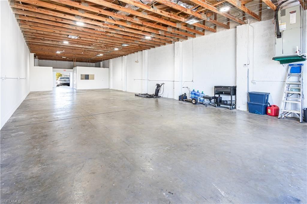 909 SE 13th Pl, Cape Coral, FL 33990 Photo