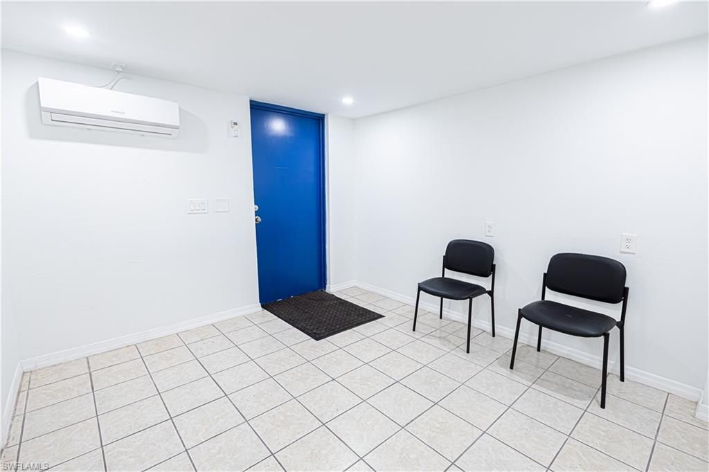 909 SE 13th Pl, Cape Coral, FL 33990 Photo