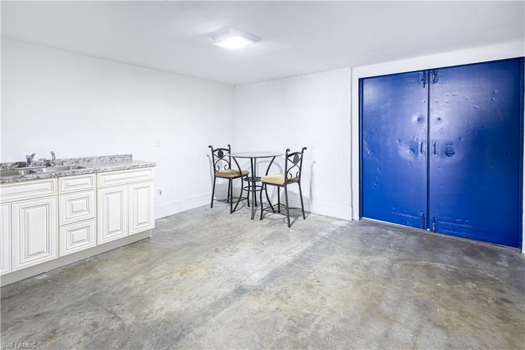 909 SE 13th Pl, Cape Coral, FL 33990 Photo