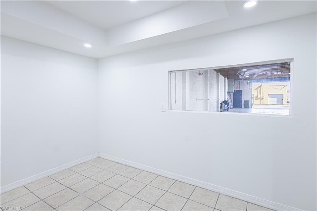 909 SE 13th Pl, Cape Coral, FL 33990 Photo