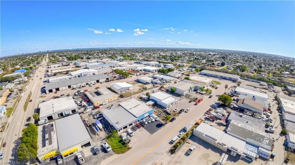 909 SE 13th Pl, Cape Coral, FL 33990 Photo