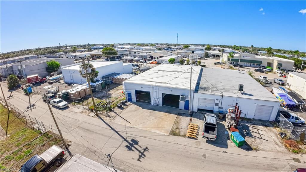 909 SE 13th Pl, Cape Coral, FL 33990 Photo