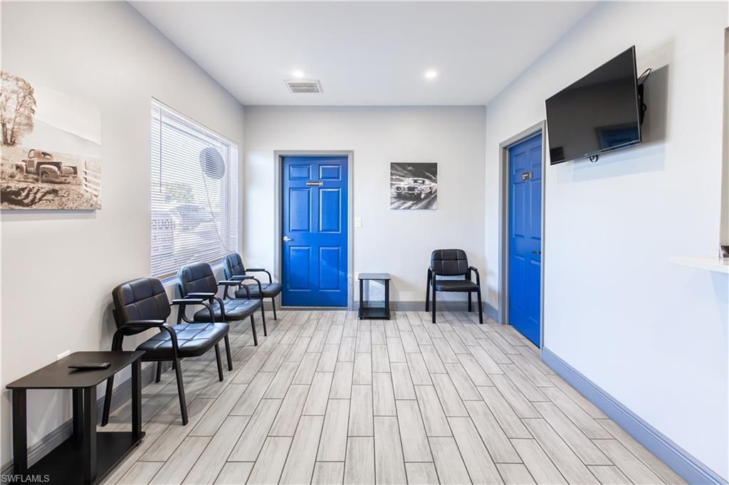 909 SE 13th Pl, Cape Coral, FL 33990 Photo