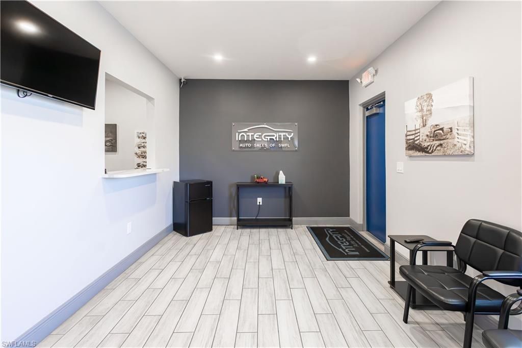 909 SE 13th Pl, Cape Coral, FL 33990 Photo