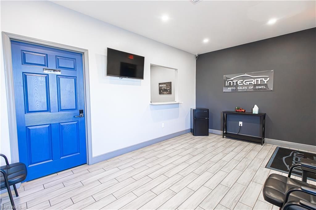 909 SE 13th Pl, Cape Coral, FL 33990 Photo