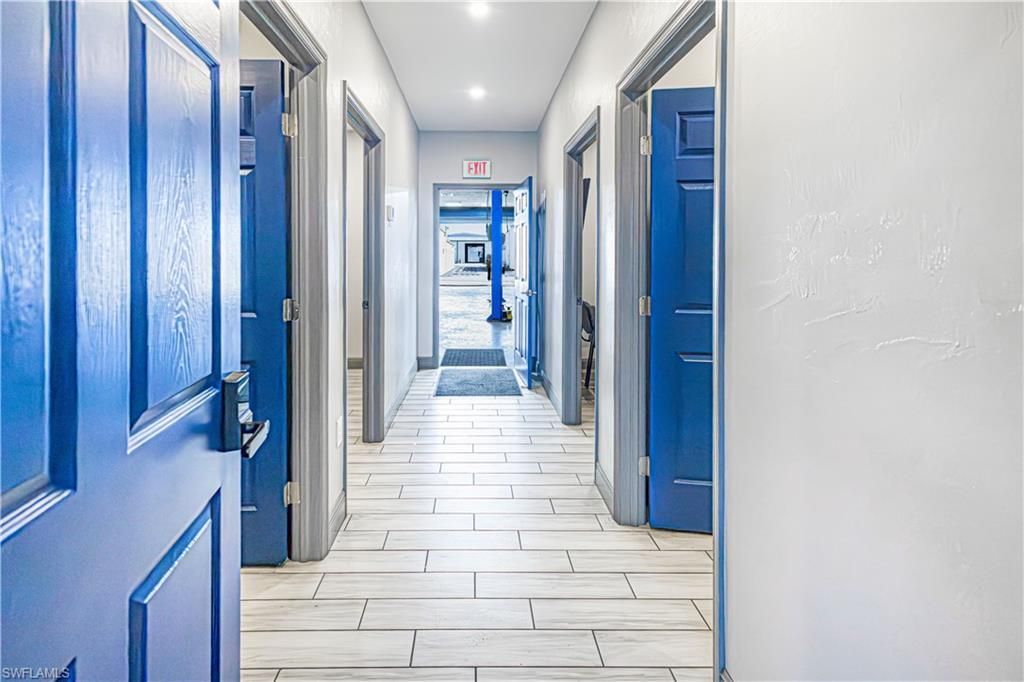 909 SE 13th Pl, Cape Coral, FL 33990 Photo