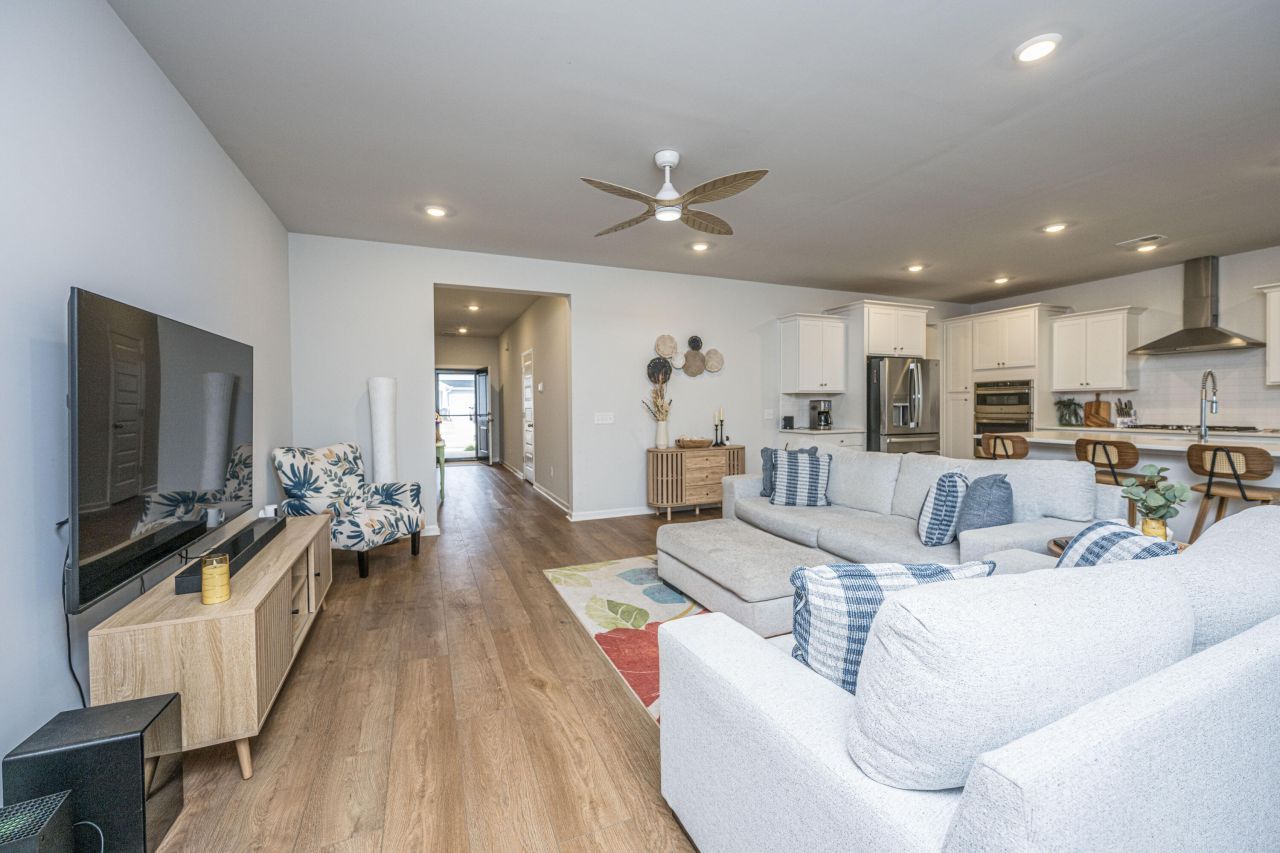 1365 Locals Street Photo 10