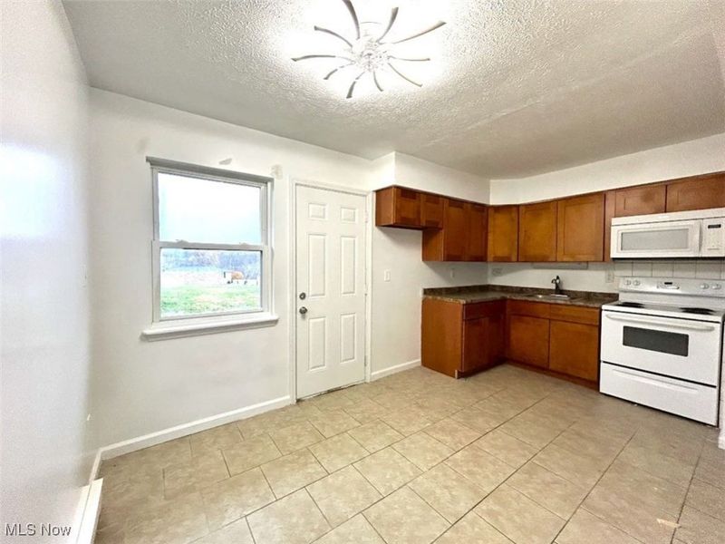 201 Burton Drive, Unit 47, Cadiz, OH 43907 Photo 4