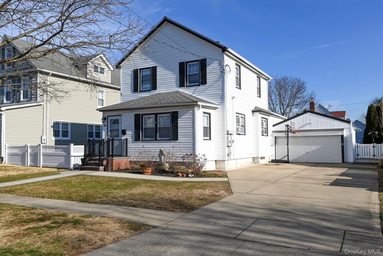 81 Irving Avenue, Floral Park, NY 11001 Main Photo