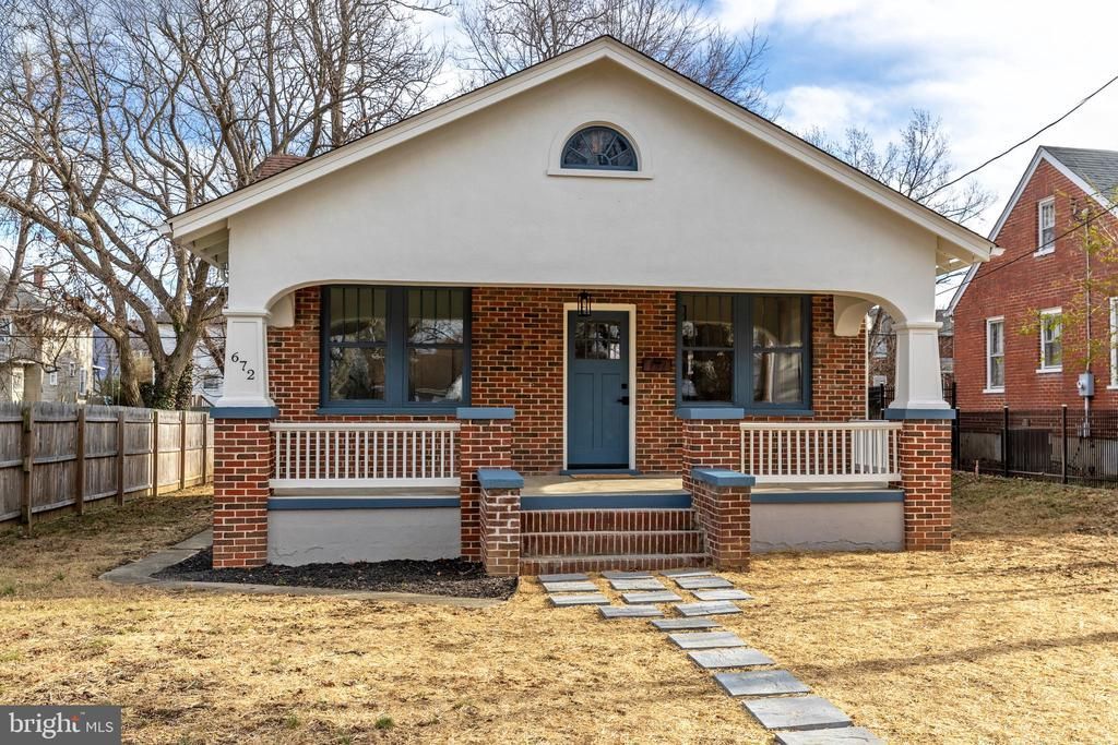 672 Sherwood Avenue, Waynesboro, VA 22980 Main Photo