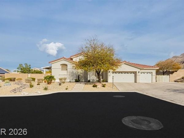 6880 Royal Heritage Court, Las Vegas, NV 89110