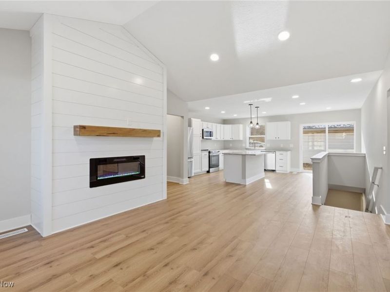 1086 Saint Andrews, Akron, OH 44312 Photo 5