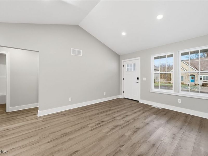 1086 Saint Andrews, Akron, OH 44312 Photo 8