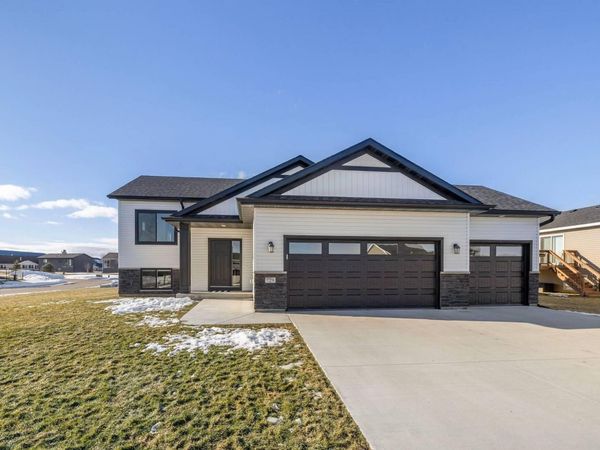 729 Tall Grass Lane, Wanamingo, MN 55983