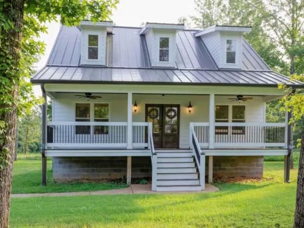 3425 Toms Creek Rd, Linden, TN 37096