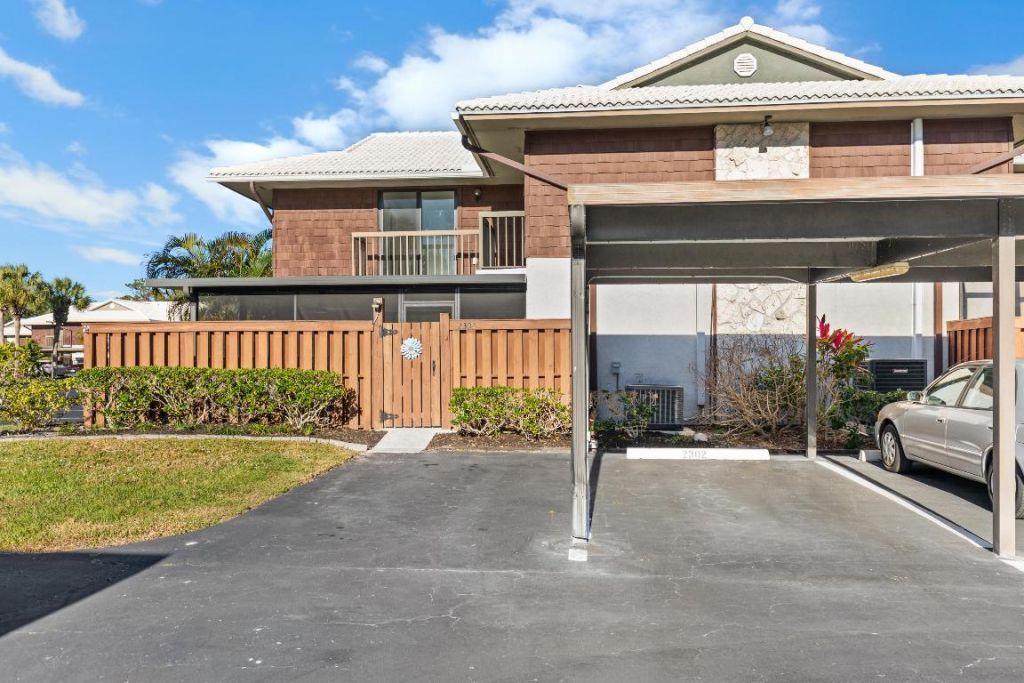 2302 SE Round Table Drive, Unit B, Port Saint Lucie, FL 34952 Photo