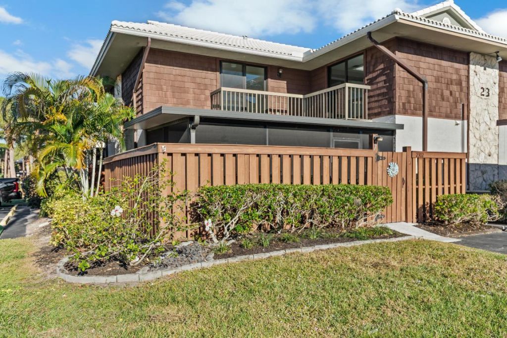 2302 SE Round Table Drive, Unit B, Port Saint Lucie, FL 34952 Photo