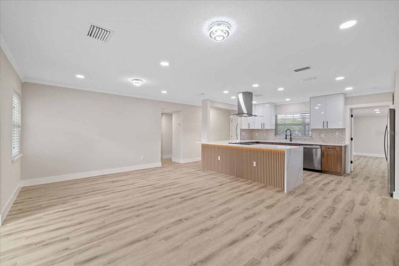 504 Driftwood Drive E, Palm Harbor, FL 34683 Photo