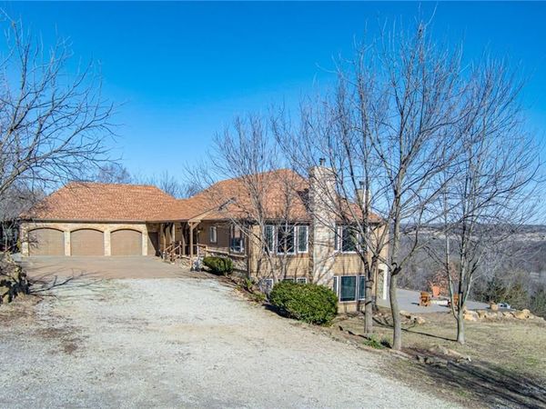 22528 Hatchell Road, Tonganoxie, KS 66086