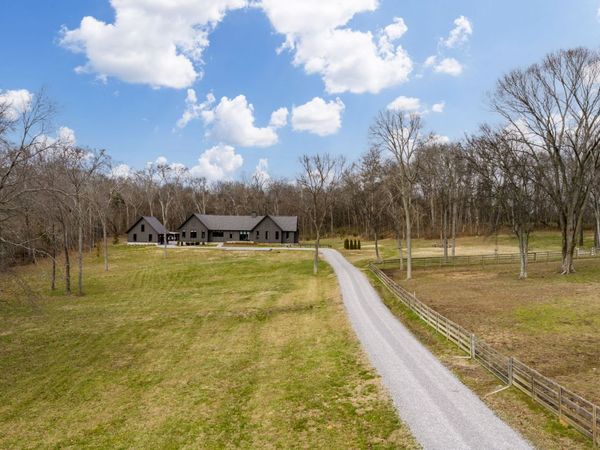 934 Hickory Hills Dr, Franklin, TN 37067