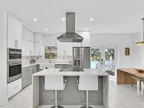 518 NW 130th Way, Pembroke Pines, FL 33028