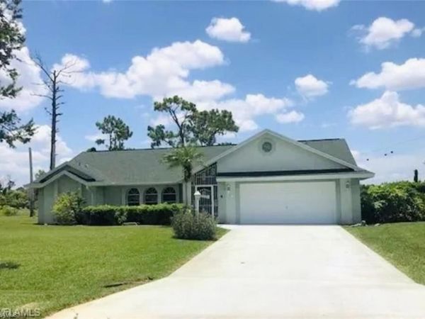 561 Foxcreek DR, LEHIGH ACRES, FL 33974