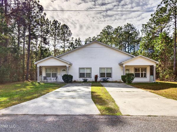 6227 E Newton Street, Bay Saint Louis, MS 39520