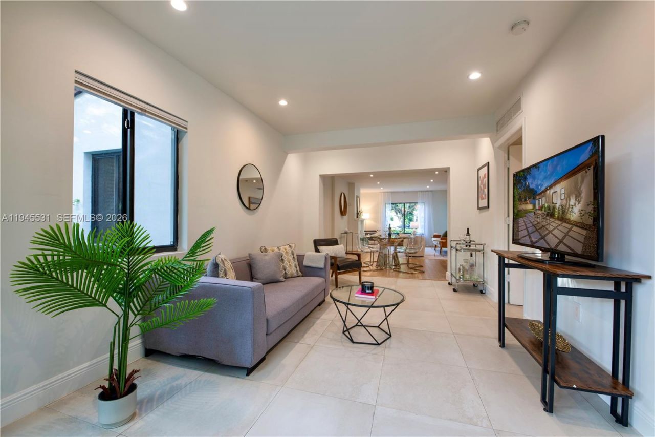 360 NE 87th St, El Portal, FL 33138 Photo