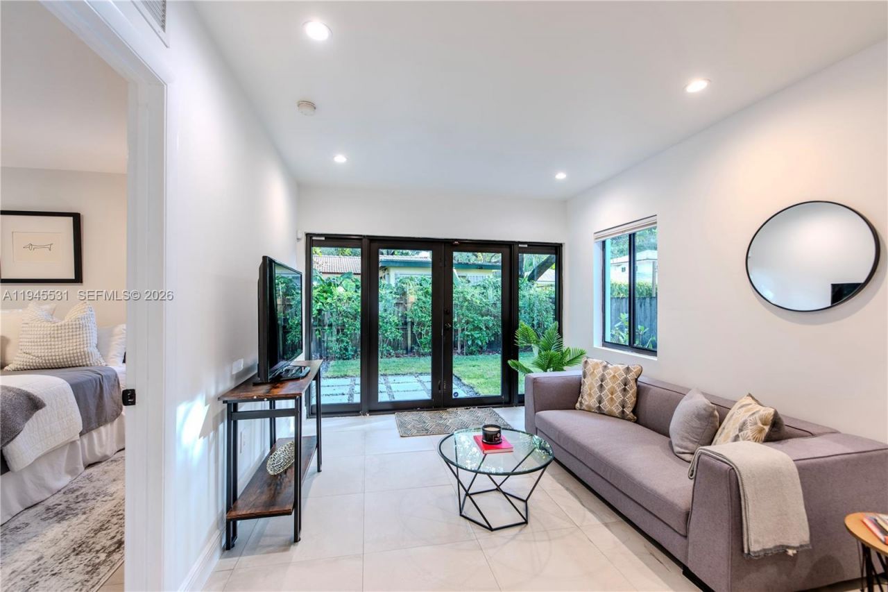 360 NE 87th St, El Portal, FL 33138 Photo