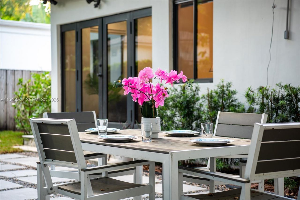 360 NE 87th St, El Portal, FL 33138 Photo