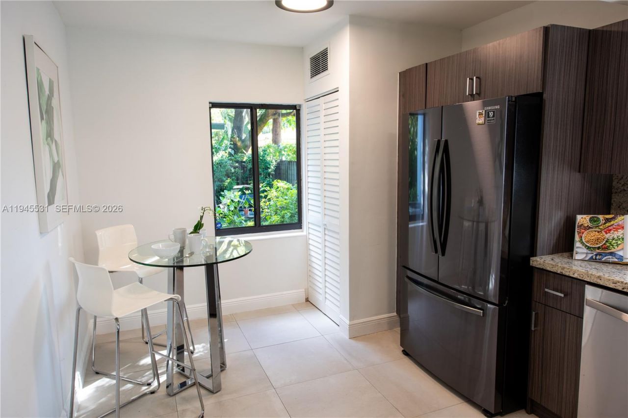 360 NE 87th St, El Portal, FL 33138 Photo